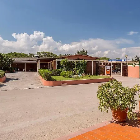 Dom wakacyjny Snug Mobile Home In Sorso With Garden *