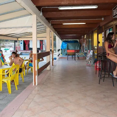 Snug Mobile Home In Sorso With Garden Dom wakacyjny