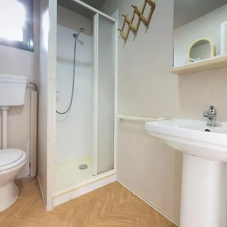Dom wakacyjny Snug Mobile Home In Sorso With Garden Sorso